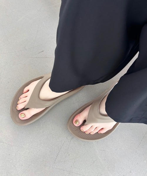 ORiental TRaffic（オリエンタルトラフィック）の「厚底EVAトングサンダル/OT3226 リカバリー（サンダル・レディース・ブラウン/ピンク/ベージュ/ブルー/ブラック・22.5cm/23.5cm/24.5cm/25.5cm）」の2枚目の写真