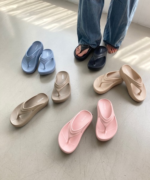 2色展開★高見えゴールドバックルトングサンダル/追跡有 トングサンダル 靴 一体型 シンプル お洒落 滑り止め トレンド