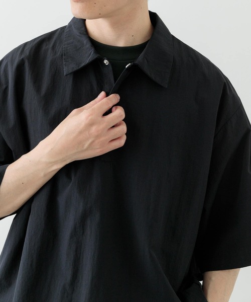 ITEMS URBANRESEARCH(アイテムズ アーバンリサーチ)の「『撥水/イージーケア/接触冷感/UVカット』タスランナイロンスナップボタンポロシャツ(ポロシャツ・メンズ・チャコールグレー/ネイビー/ブラック・LARGE/MEDIUM)」の17枚目の写真