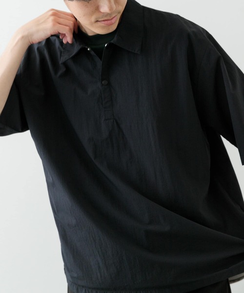 ITEMS URBANRESEARCH(アイテムズ アーバンリサーチ)の「『撥水/イージーケア/接触冷感/UVカット』タスランナイロンスナップボタンポロシャツ(ポロシャツ・メンズ・チャコールグレー/ネイビー/ブラック・LARGE/MEDIUM)」の18枚目の写真