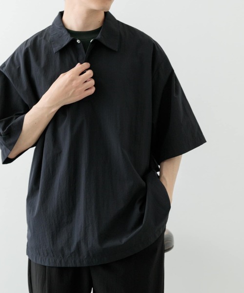 ITEMS URBANRESEARCH(アイテムズ アーバンリサーチ)の「『撥水/イージーケア/接触冷感/UVカット』タスランナイロンスナップボタンポロシャツ(ポロシャツ・メンズ・チャコールグレー/ネイビー/ブラック・LARGE/MEDIUM)」の19枚目の写真