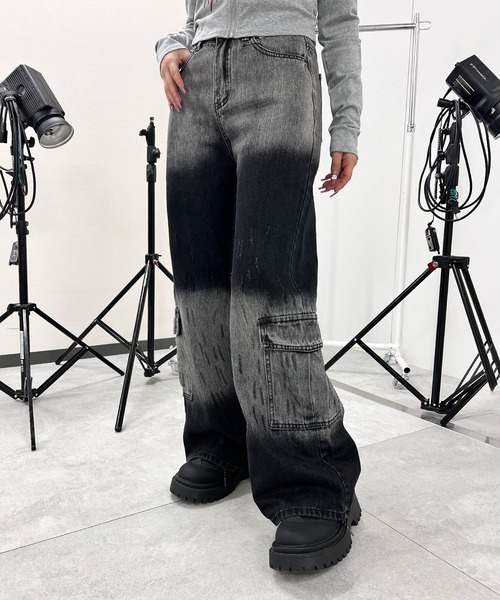 Figments（フィグメンツ）の「ブリーチカーゴブラックバギーデニム（デニムパンツ・レディース・ブラック・LARGE/SMALL/MEDIUM）」の2枚目の写真