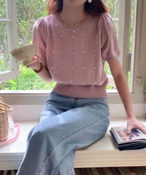 Mejoul（メジュール）の「パステルカラー パフスリーブ パール付き サマーニット（ニット/セーター・レディース・イエロー/ホワイト/ピンク/グリーン/ブラック/ブルー・F）」の6枚目の写真