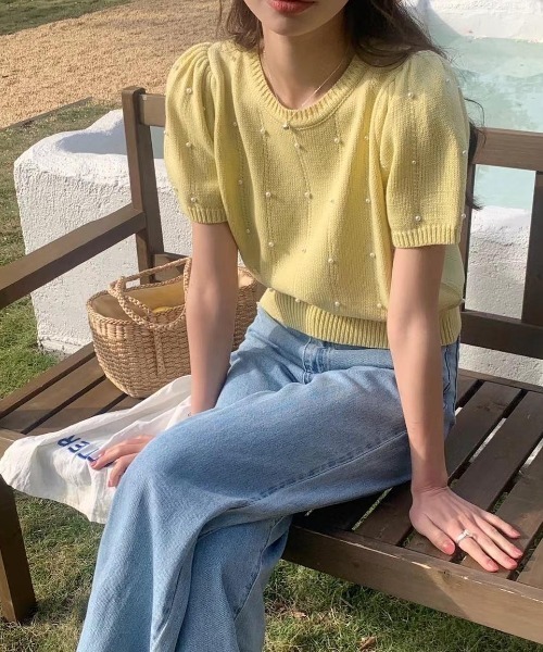 Mejoul（メジュール）の「パステルカラー パフスリーブ パール付き サマーニット（ニット/セーター・レディース・イエロー/ホワイト/ピンク/グリーン/ブラック/ブルー・F）」の5枚目の写真