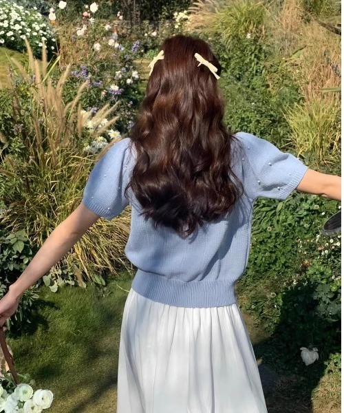 Mejoul（メジュール）の「パステルカラー パフスリーブ パール付き サマーニット（ニット/セーター・レディース・イエロー/ホワイト/ピンク/グリーン/ブラック/ブルー・F）」の4枚目の写真