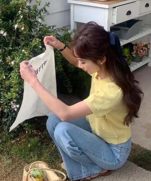 Mejoul（メジュール）の「パステルカラー パフスリーブ パール付き サマーニット（ニット/セーター・レディース・イエロー/ホワイト/ピンク/グリーン/ブラック/ブルー・F）」の9枚目の写真