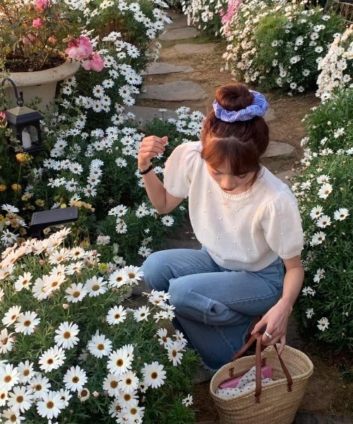 Mejoul（メジュール）の「パステルカラー パフスリーブ パール付き サマーニット（ニット/セーター・レディース・イエロー/ホワイト/ピンク/グリーン/ブラック/ブルー・F）」の7枚目の写真