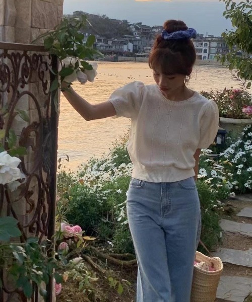 Mejoul（メジュール）の「パステルカラー パフスリーブ パール付き サマーニット（ニット/セーター・レディース・イエロー/ホワイト/ピンク/グリーン/ブラック/ブルー・F）」の8枚目の写真