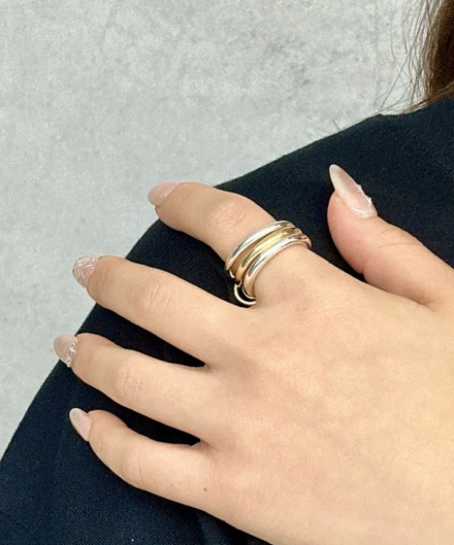 SILVER BULLET（シルバーバレット）の「『SBLT』ユニセックス ３連 リング（リング・レディース・ゴールド/シルバー・ 10/7/5）」の2枚目の写真