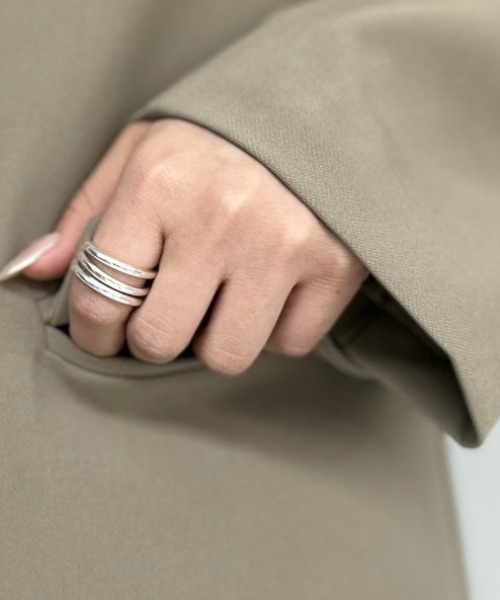 SILVER BULLET（シルバーバレット）の「『SBLT』ユニセックス ３連 リング（リング・レディース・ゴールド/シルバー・ 10/7/5）」の4枚目の写真