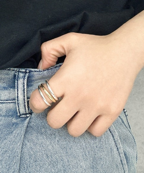 SILVER BULLET（シルバーバレット）の「『SBLT』ユニセックス ３連 リング（リング・レディース・ゴールド/シルバー・ 10/7/5）」の8枚目の写真