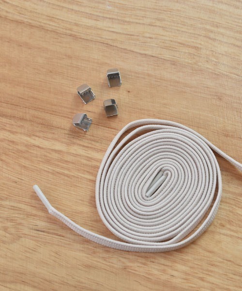 VIBGYOR Women（ヴィブジョー　ウィメン）の「【float】《推し活/推しカラー/メンカラ》ベーシック 定番 シンプル 平型 靴紐【21色展開】（シューズアクセサリー・レディース・ブラック系/シルバー系/ライトブルー/ホワイト/パープル/ブラック/グレー/ブラウン/レッド/ネイビー/ベージュ/ライトピンク/レインボー/ライトブラウン/ライム/アイボリー/ブルー/グリーン/ピンク/オレンジ/イエロー・FREE）」の2枚目の写真