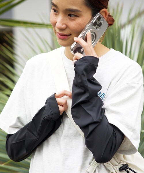 FREAK'S STORE（フリークスストア）の「icy/アイシー まるで重ね着冷感UVアームカバー（アームカバー・レディース・ホワイト/ブラック・ONE SIZE）」の8枚目の写真
