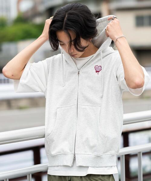 WEGO（ウィゴー）の「WEGO/ワンポイントノースリジップパーカー（パーカー・メンズ・ブラック/アッシュグレー・LARGE/MEDIUM）」の2枚目の写真