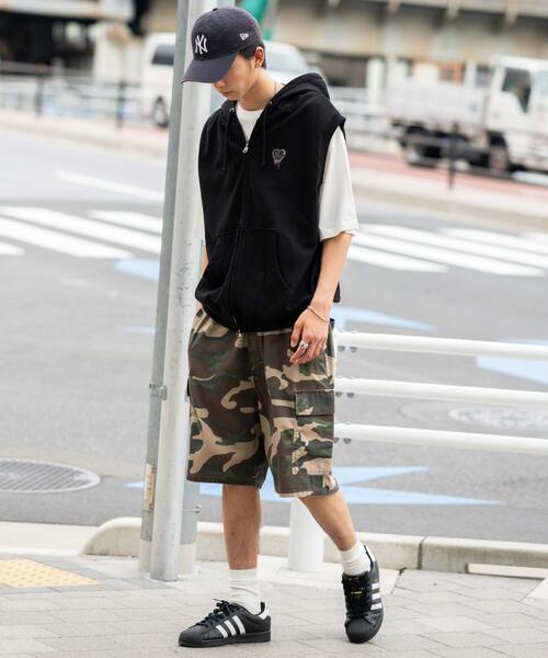 WEGO（ウィゴー）の「WEGO/ワンポイントノースリジップパーカー（パーカー・メンズ・ブラック/アッシュグレー・LARGE/MEDIUM）」の3枚目の写真