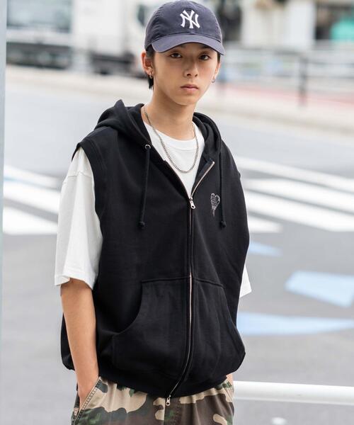 WEGO（ウィゴー）の「WEGO/ワンポイントノースリジップパーカー（パーカー・メンズ・ブラック/アッシュグレー・LARGE/MEDIUM）」の10枚目の写真