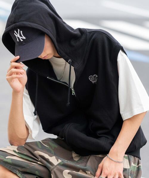 WEGO（ウィゴー）の「WEGO/ワンポイントノースリジップパーカー（パーカー・メンズ・ブラック/アッシュグレー・LARGE/MEDIUM）」の12枚目の写真