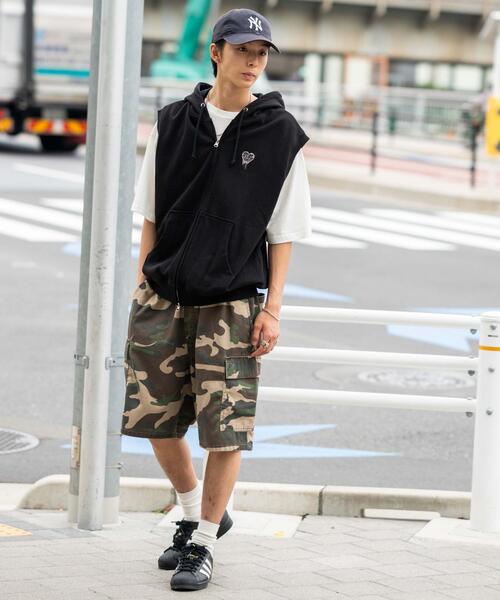 WEGO（ウィゴー）の「WEGO/ワンポイントノースリジップパーカー（パーカー・メンズ・ブラック/アッシュグレー・LARGE/MEDIUM）」の13枚目の写真