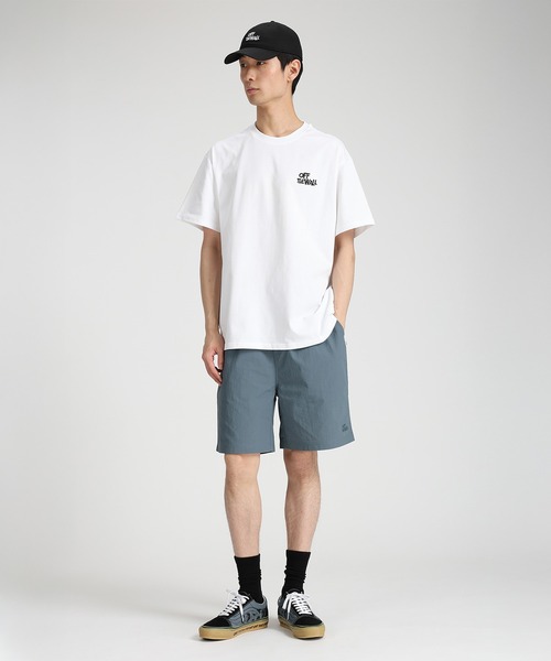VANS（バンズ）の「YUSUKE HANAI グラフィック Tシャツ（Tシャツ/カットソー・メンズ・ホワイト/グレイッシュブルー・SMALL/MEDIUM/LARGE/X-LARGE/XX-LARGE/X-SMALL）」の4枚目の写真