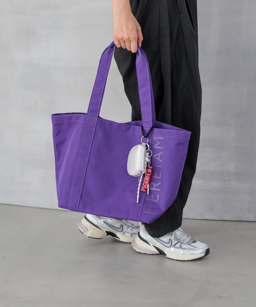 HEREIAM(ヘレイアム)の「【HEREIAM】ネオンロゴチャーム(キーホルダー・レディース・イエロー/レッド/バイオレット・FREE)」の2枚目の写真