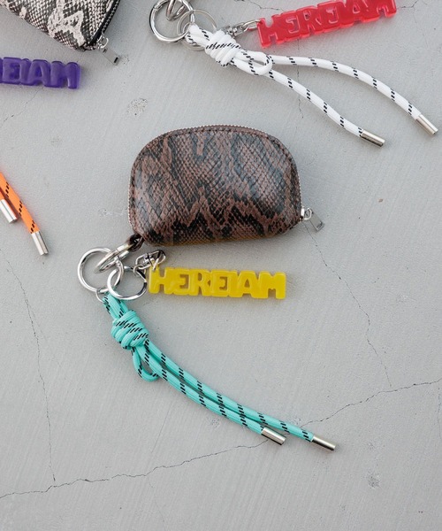 HEREIAM(ヘレイアム)の「【HEREIAM】ネオンロゴチャーム(キーホルダー・レディース・イエロー/レッド/バイオレット・FREE)」の4枚目の写真