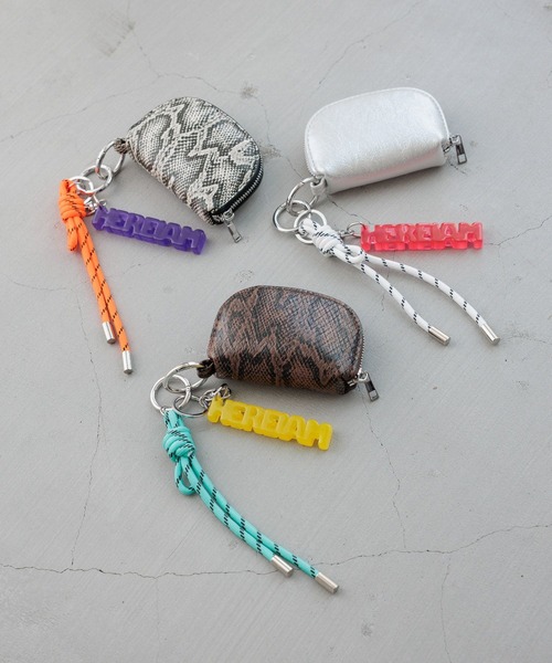 HEREIAM(ヘレイアム)の「【HEREIAM】ネオンロゴチャーム(キーホルダー・レディース・イエロー/レッド/バイオレット・FREE)」の5枚目の写真