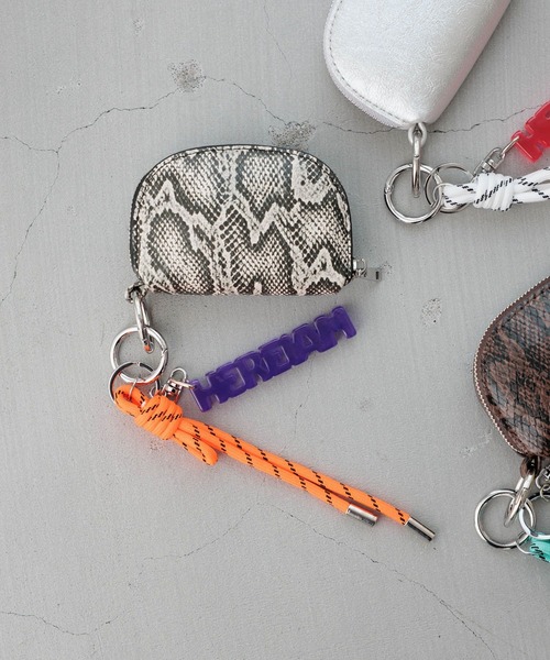 HEREIAM(ヘレイアム)の「【HEREIAM】ネオンロゴチャーム(キーホルダー・レディース・イエロー/レッド/バイオレット・FREE)」の7枚目の写真