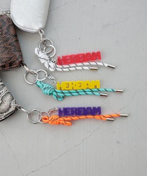 HEREIAM(ヘレイアム)の「【HEREIAM】ネオンロゴチャーム(キーホルダー・レディース・イエロー/レッド/バイオレット・FREE)」の8枚目の写真