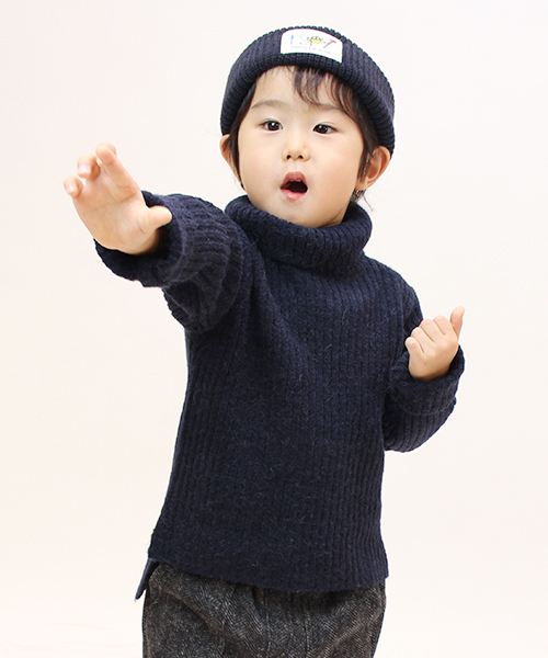 CIAOPANIC TYPY(チャオパニックティピー)の「アルパカミックスストレッチリブタートル(ニット/セーター・キッズ・オフホワイト/ネイビー・105/115/135/95/125)」の2枚目の写真