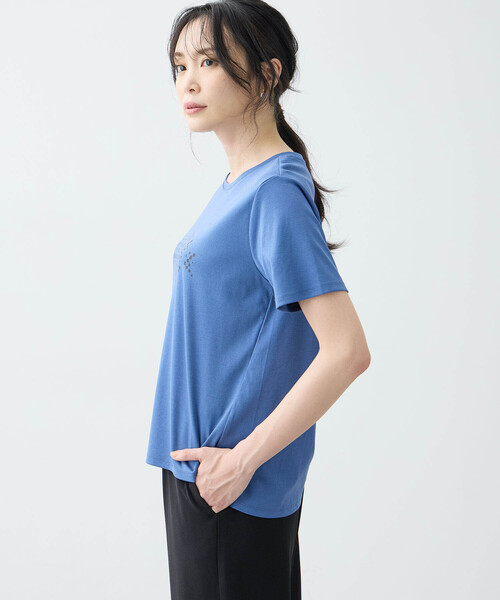 A/C DESIGN BY ALPHA CUBIC(エーシーデザインバイアルファキュービック)の「【接触冷感・UVカット】ALCOLLAGEロゴプリントTシャツ(Tシャツ/カットソー・レディース・ブラック/オフホワイト/ブルー・M/L/LL/3L)」の12枚目の写真