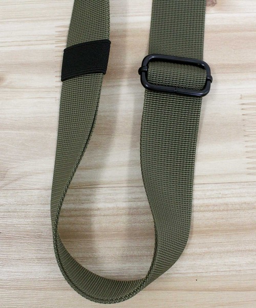 AVIREX（アヴィレックス）の「FLIGHT NYLON 'VERTICAL SHOULDER BAG'（ショルダーバッグ・メンズ・セージグリーン/ブラック・FREE）」の19枚目の写真