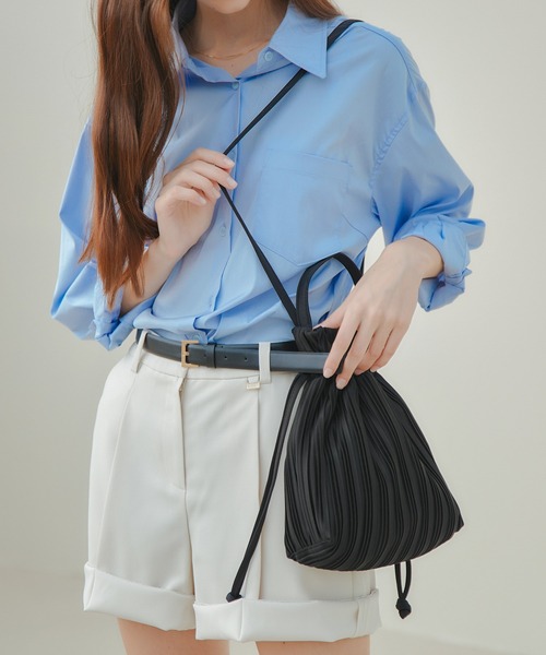 BLUEORB(ブルーオーブ)の「Two way Ribbon Tote Bag リボントートバッグ プリーツバッグ(ハンドバッグ・レディース・ライトグレー/ブラック/ダークブルー・ONESIZE)」の2枚目の写真