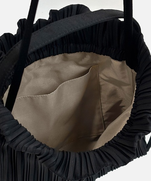 BLUEORB(ブルーオーブ)の「Two way Ribbon Tote Bag リボントートバッグ プリーツバッグ(ハンドバッグ・レディース・ライトグレー/ブラック/ダークブルー・ONESIZE)」の13枚目の写真
