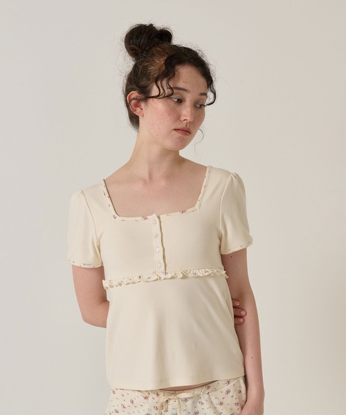 TINA:JOJUN(ティーナジョジュン)の「パット付き ペプラムカットソー TINA:JOJUN(Tシャツ/カットソー・レディース・グレー/アイボリー・M)」の8枚目の写真