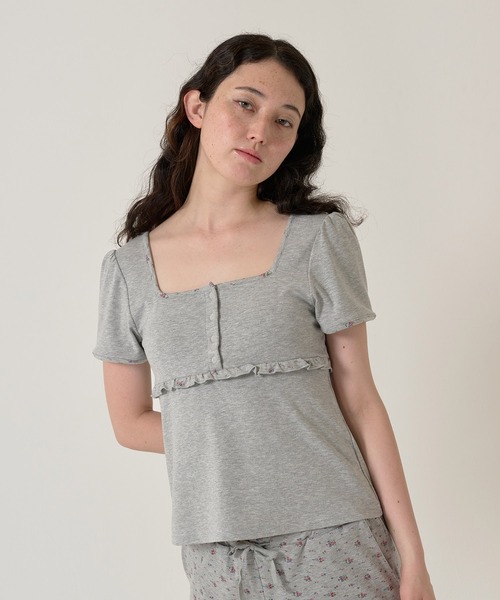 TINA:JOJUN(ティーナジョジュン)の「パット付き ペプラムカットソー TINA:JOJUN(Tシャツ/カットソー・レディース・グレー/アイボリー・M)」の13枚目の写真