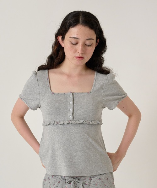 TINA:JOJUN(ティーナジョジュン)の「パット付き ペプラムカットソー TINA:JOJUN(Tシャツ/カットソー・レディース・グレー/アイボリー・M)」の14枚目の写真