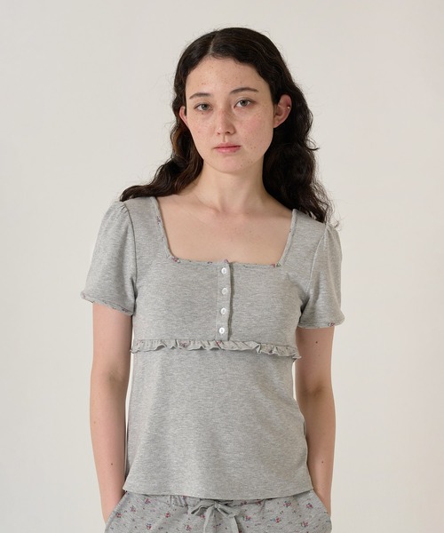 TINA:JOJUN(ティーナジョジュン)の「パット付き ペプラムカットソー TINA:JOJUN(Tシャツ/カットソー・レディース・グレー/アイボリー・M)」の15枚目の写真