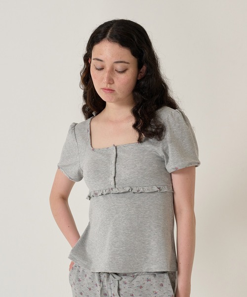 TINA:JOJUN(ティーナジョジュン)の「パット付き ペプラムカットソー TINA:JOJUN(Tシャツ/カットソー・レディース・グレー/アイボリー・M)」の16枚目の写真