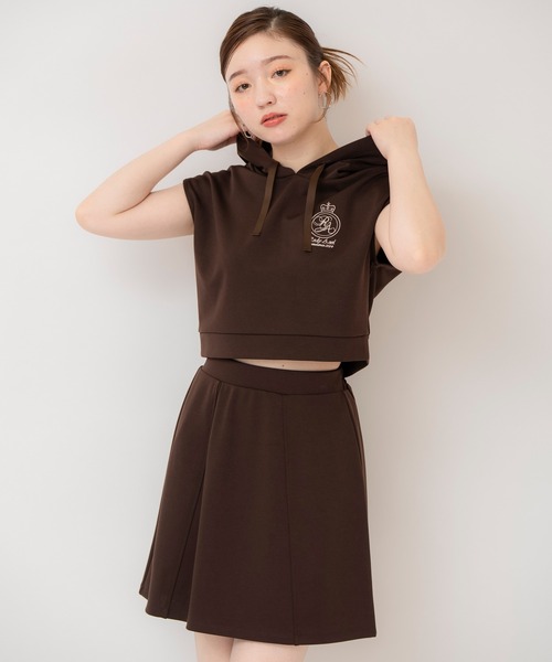 REDYAZEL（レディアゼル）の「エンブレム刺繍フーディー×フレアスカートセットアップ（セットアップ・レディース・ライトグレー/ダークブラウン/グリーン/ブラック・FREE）」の3枚目の写真