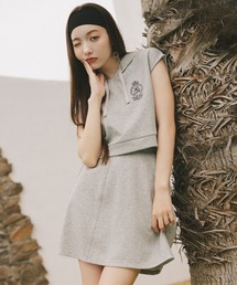 エンブレム刺繍フーディー×フレアスカートセットアップ