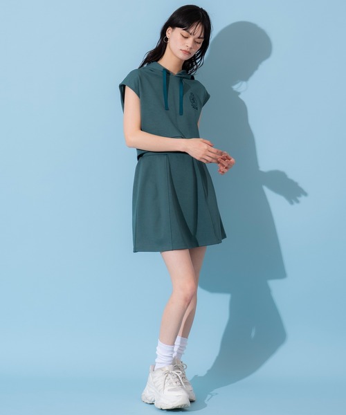 REDYAZEL（レディアゼル）の「エンブレム刺繍フーディー×フレアスカートセットアップ（セットアップ・レディース・ライトグレー/ダークブラウン/グリーン/ブラック・FREE）」の9枚目の写真