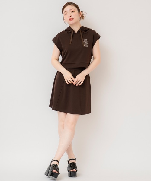 REDYAZEL（レディアゼル）の「エンブレム刺繍フーディー×フレアスカートセットアップ（セットアップ・レディース・ライトグレー/ダークブラウン/グリーン/ブラック・FREE）」の20枚目の写真