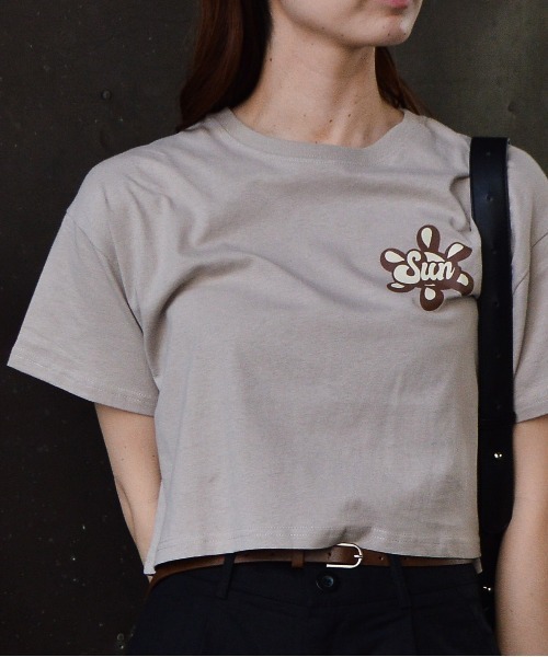 spiritoso(スピリトーゾ)の「【spiritoso】ポップカラーショート丈Tシャツ(Tシャツ/カットソー・レディース・ホワイト/オレンジ/スミクロ/カーキ/グレイッシュベージュ・FREE)」の15枚目の写真