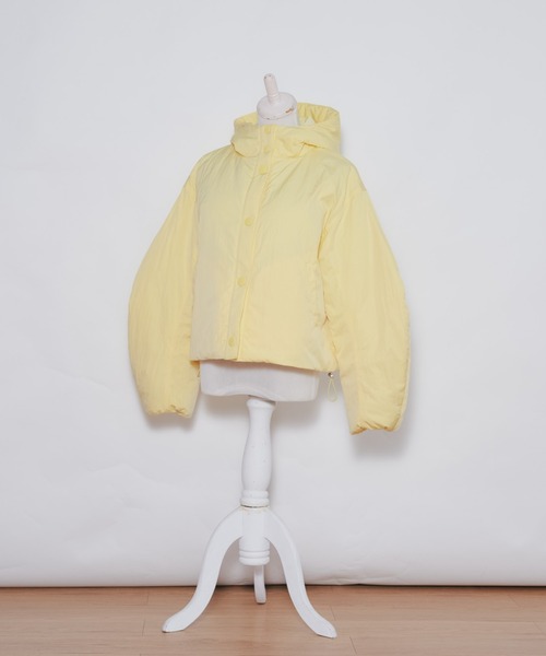 DOLLUPOOPS（ドールアップウップス）の「ショート丈ボリューム中綿ジャケット（ナイロンジャケット・レディース・ピンク/イエロー/ブラック/ブルー・38）」の3枚目の写真