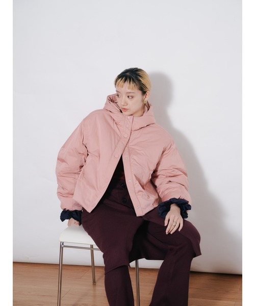 DOLLUPOOPS（ドールアップウップス）の「ショート丈ボリューム中綿ジャケット（ナイロンジャケット・レディース・ピンク/イエロー/ブラック/ブルー・38）」の6枚目の写真