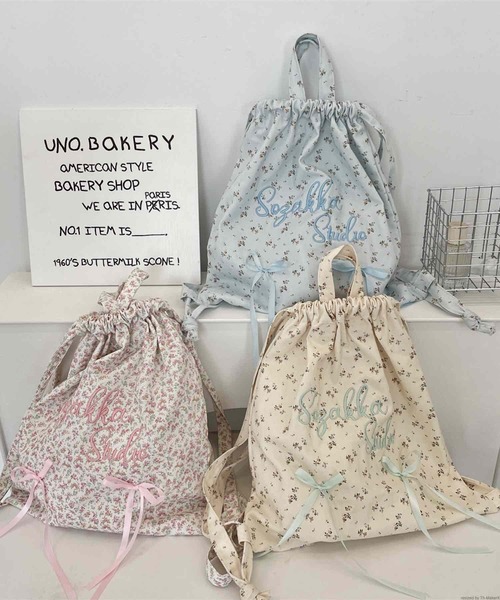 TONE SELECT GOODS(トーンセレクトグッズ)の「Liaa/小花柄 リボン ナップサック リュック A18680(バックパック/リュック・レディース・ホワイト/アイボリー/ブルー・FREE)」の4枚目の写真
