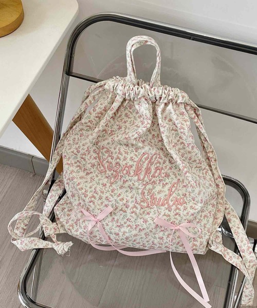TONE SELECT GOODS(トーンセレクトグッズ)の「Liaa/小花柄 リボン ナップサック リュック A18680(バックパック/リュック・レディース・ホワイト/アイボリー/ブルー・FREE)」の6枚目の写真