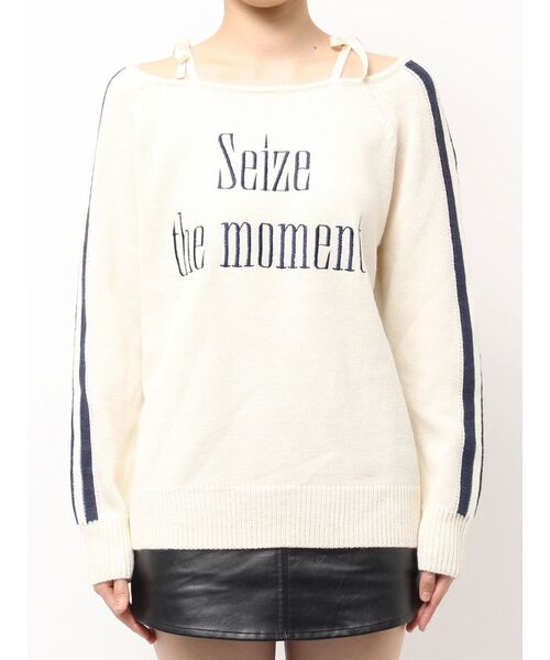 GYDA（ジェイダ）の「Seize the momentオフショルリボンニットトップス（ニット/セーター・レディース・アイボリー/ブラック/レッド・FREE）」の4枚目の写真