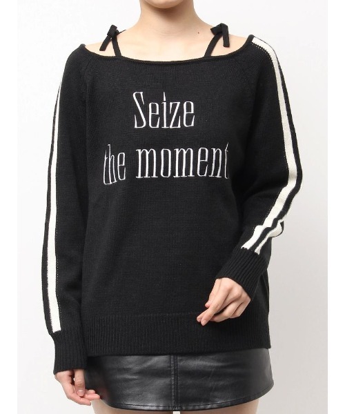 GYDA（ジェイダ）の「Seize the momentオフショルリボンニットトップス（ニット/セーター・レディース・アイボリー/ブラック/レッド・FREE）」の3枚目の写真