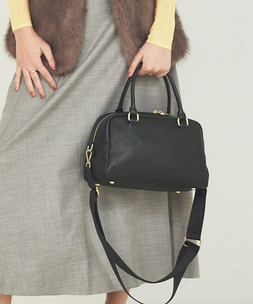 soeur(スール)の「【新色追加】●SOEUR/レザーボストンバッグ(ボストンバッグ・レディース・ブラック/ダークブラウン/グレイッシュベージュ/ブラック系その他/クリーム/アイボリー・フリー)」の3枚目の写真